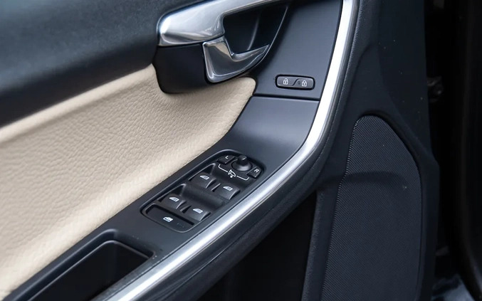 Volvo V60 cena 36900 przebieg: 270000, rok produkcji 2011 z Żychlin małe 742